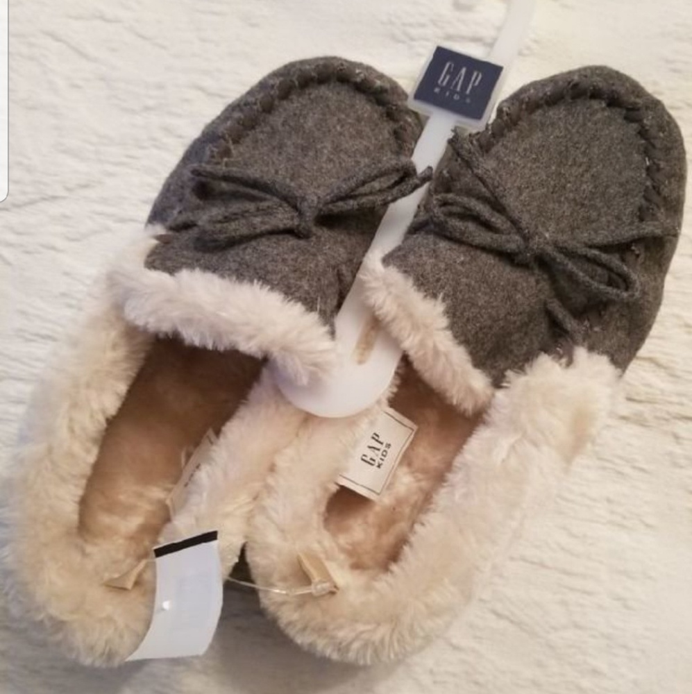 SOLD NEW Gap Kid Slippers